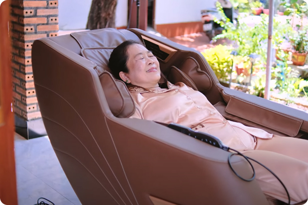 NÊN MUA GHẾ MASSAGE NHẬT AS8000 HAY GHẾ GIÁ RẺ TRÀN LAN TRÊN THỊ TRƯỜNG || Full HD